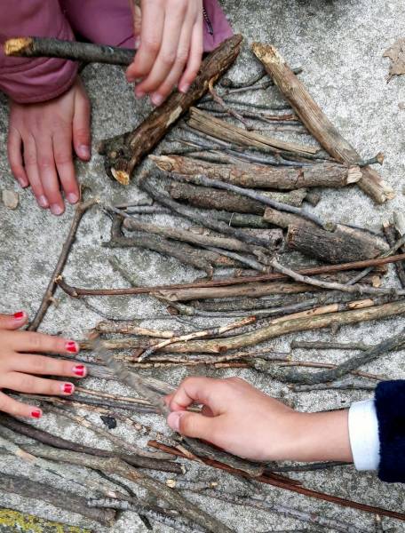 Stage d'initiation au Land Art pour les enfants proche Aix en Provence, à Lambesc, dans les Bouches du Rhône