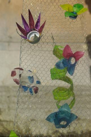 Professeur de dessin à Lambesc, proche Lourmarin organise une animation de Land Art  pour les enfants à Lambesc