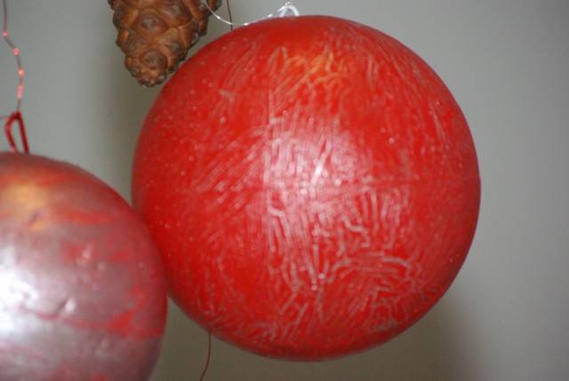 Professeur de dessin et de peinture organise des ateliers de décorations de Noël pour les enfants proche Lourmarin