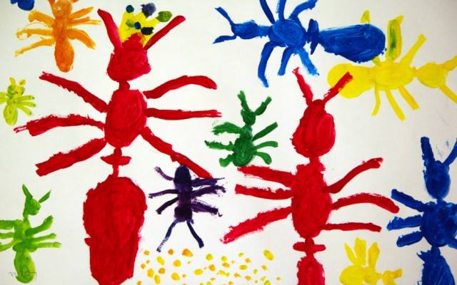 Le land art et les enfants à Lambesc, stage d'observations et de créations sur les insectes